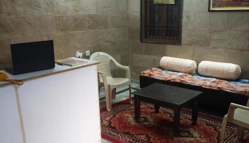 Bed and Breakfast Aishnoor Baikunth Dham Sewa Ashram