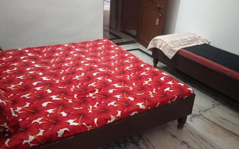 Bed and Breakfast Aishnoor Baikunth Dham Sewa Ashram