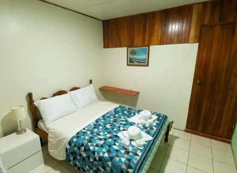 مبيت وإفطار Cabinas Morpho Gardens