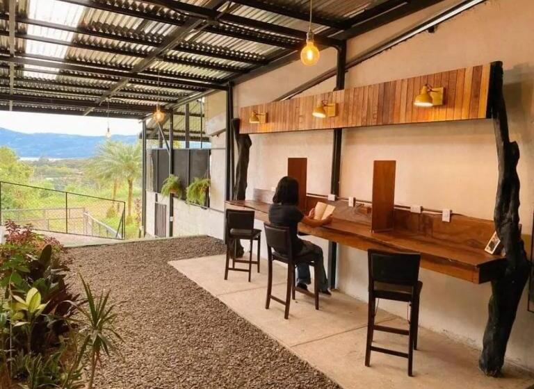 مبيت وإفطار Cabinas Morpho Gardens