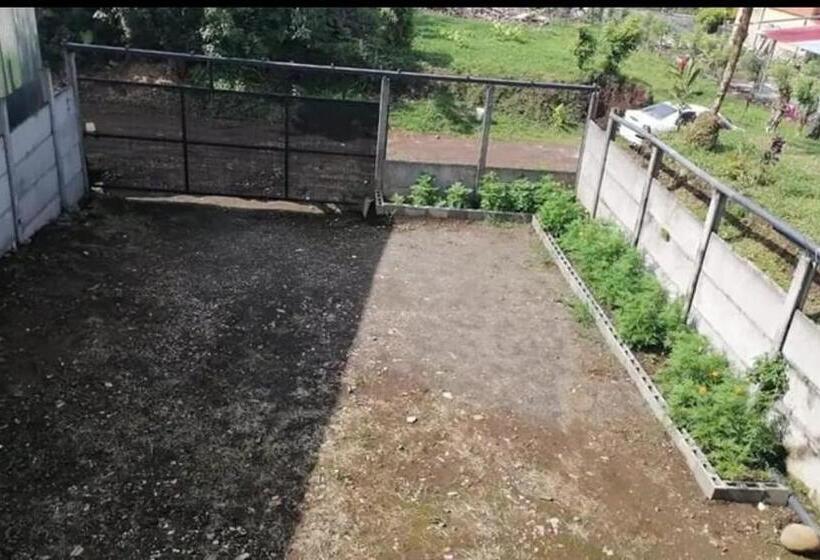 مبيت وإفطار Cabinas Morpho Gardens