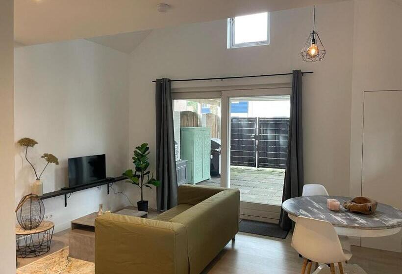 تختخواب و صبحانه Waltrilo