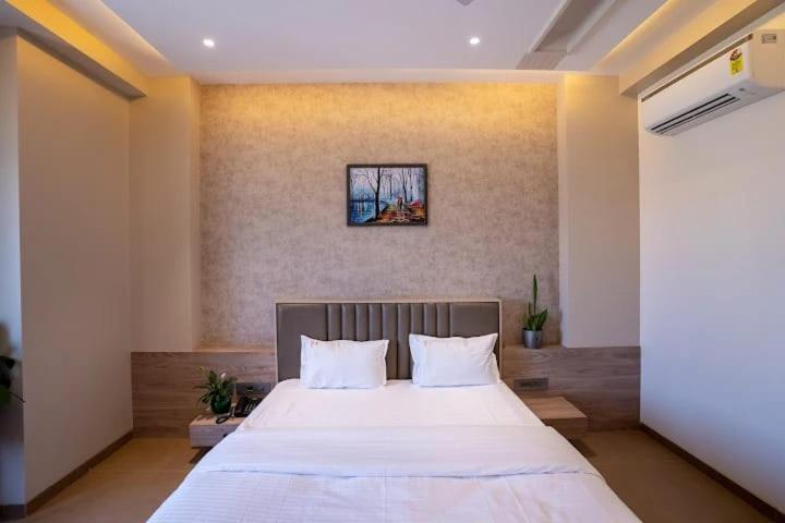 فندق Amar Palace Ahmednagar