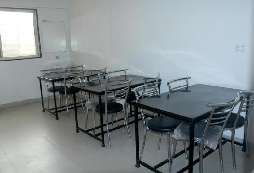 בית מלון כפרי Ambai Executive