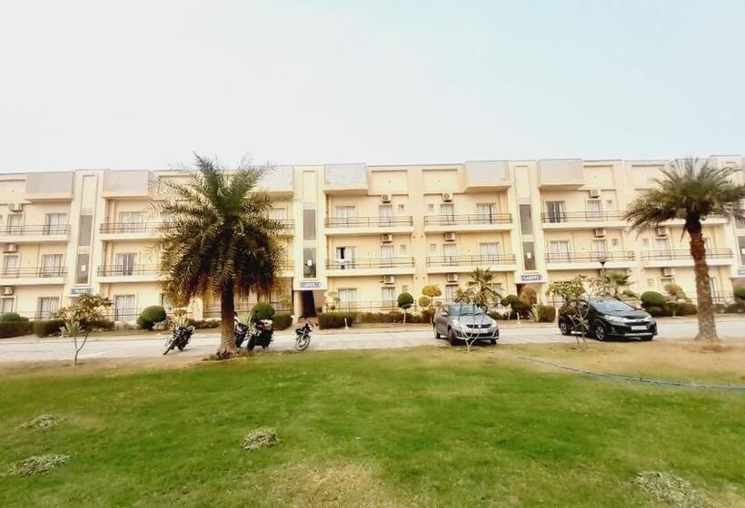 Отель Amber Suites &