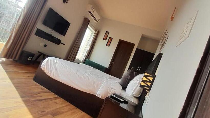 Отель Amber Suites &