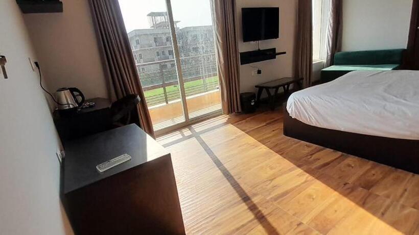 Отель Amber Suites &