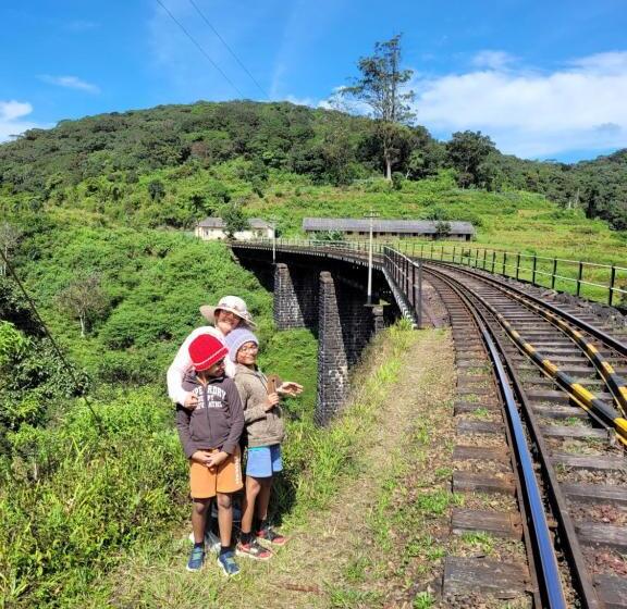 Отель Charley S Heaven Ambewela