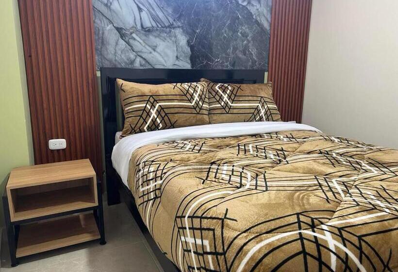 酒店 Colonial House