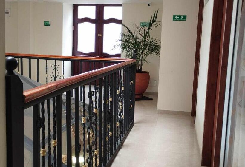 酒店 Colonial House