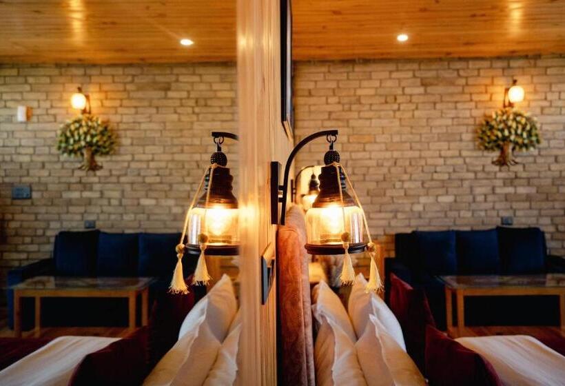 酒店 Kasar Himalaya Holiday Resort, Binsar Rd