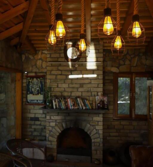 酒店 Kasar Himalaya Holiday Resort, Binsar Rd