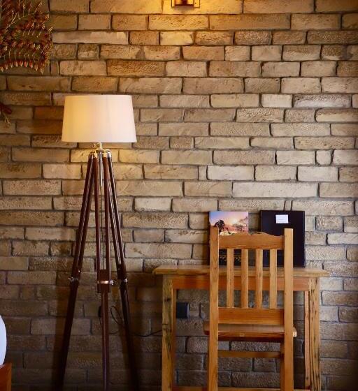 酒店 Kasar Himalaya Holiday Resort, Binsar Rd