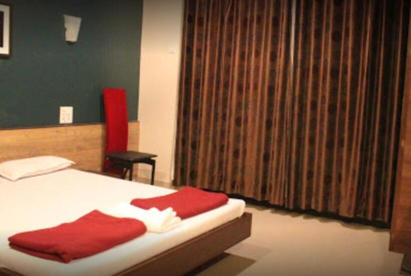 בית מלון כפרי Nivant Resort, Satara