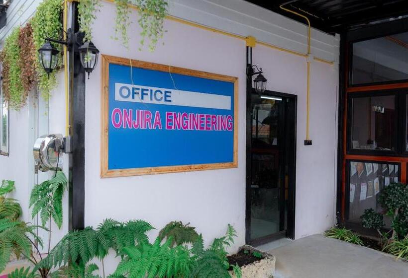 בית מלון כפרי Onjira Resort