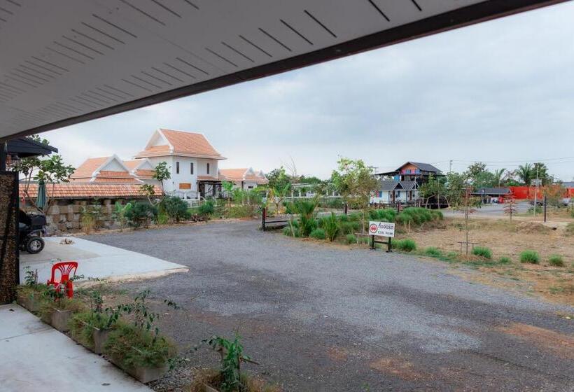 בית מלון כפרי Onjira Resort