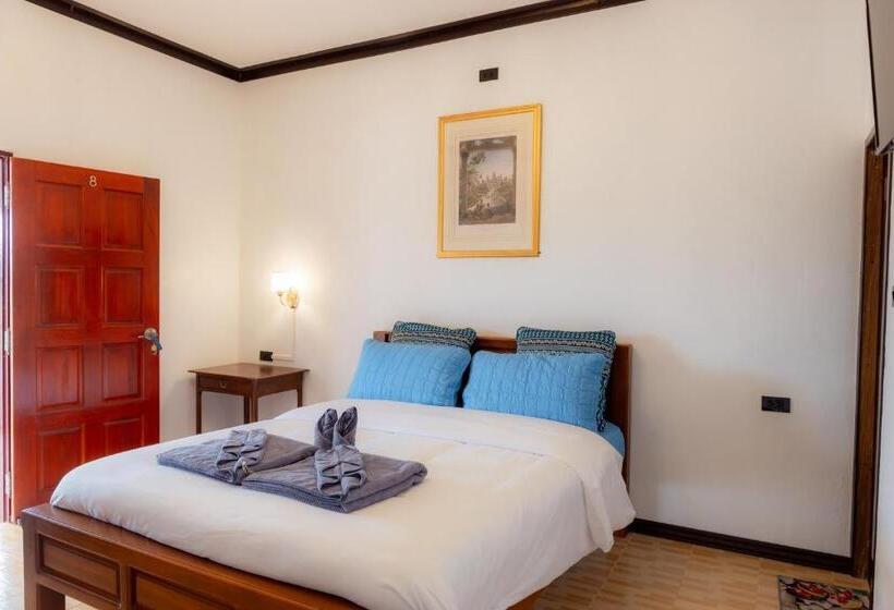 בית מלון כפרי Onjira Resort