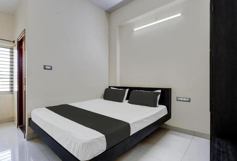 בית מלון כפרי Oyo 823110 Lakshmi Deluxe Lodge