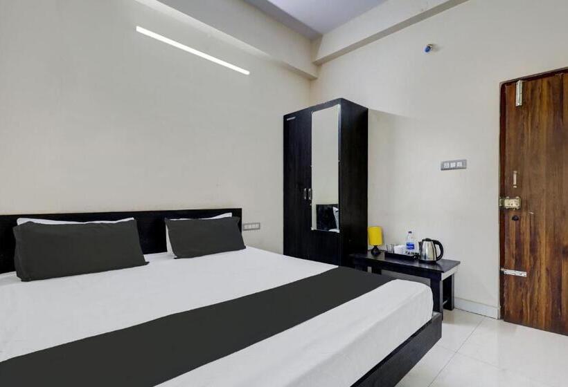 בית מלון כפרי Oyo 823110 Lakshmi Deluxe Lodge