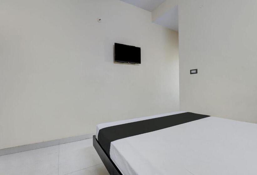 בית מלון כפרי Oyo 823110 Lakshmi Deluxe Lodge