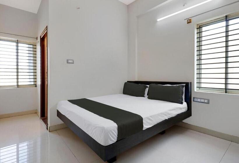 בית מלון כפרי Oyo 823110 Lakshmi Deluxe Lodge