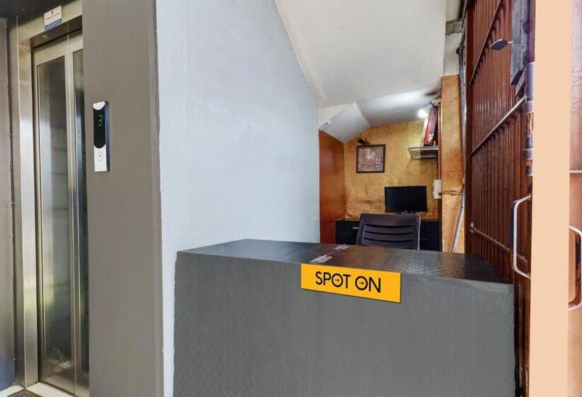 בית מלון כפרי Oyo 823110 Lakshmi Deluxe Lodge