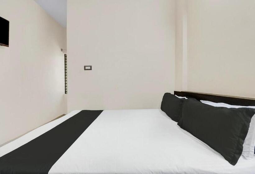 בית מלון כפרי Oyo 823110 Lakshmi Deluxe Lodge