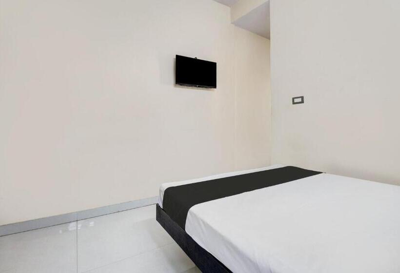 בית מלון כפרי Oyo 823110 Lakshmi Deluxe Lodge