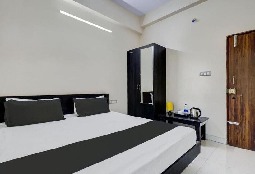 בית מלון כפרי Oyo 823110 Lakshmi Deluxe Lodge