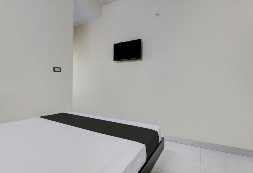 בית מלון כפרי Oyo 823110 Lakshmi Deluxe Lodge