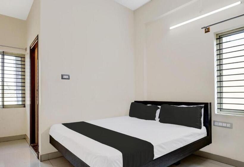 בית מלון כפרי Oyo 823110 Lakshmi Deluxe Lodge