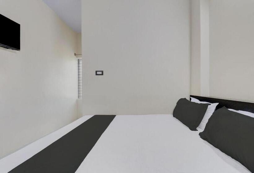 בית מלון כפרי Oyo 823110 Lakshmi Deluxe Lodge