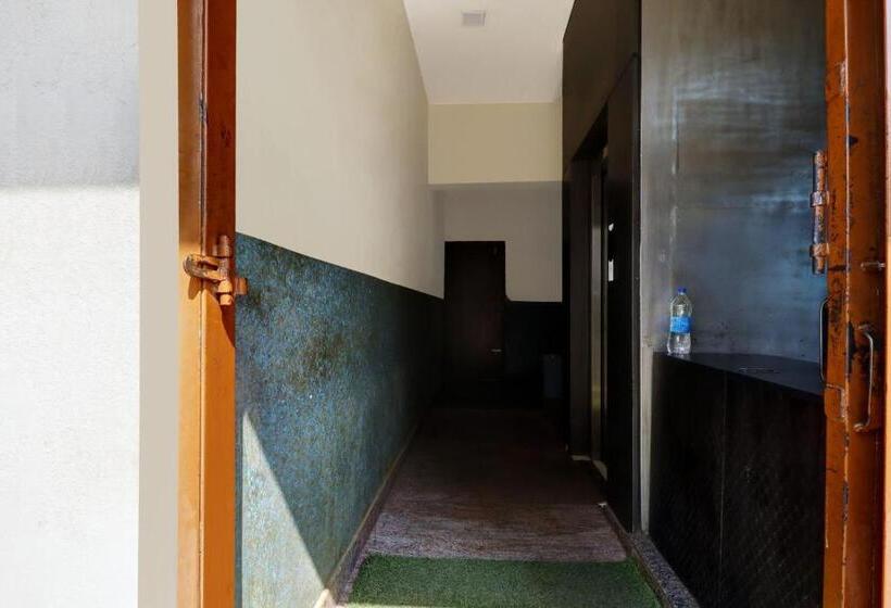 בית מלון כפרי Oyo 823110 Lakshmi Deluxe Lodge