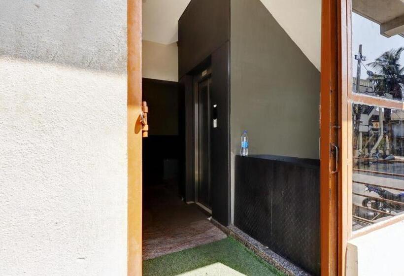 酒店 Oyo 823110 Lakshmi Deluxe Lodge