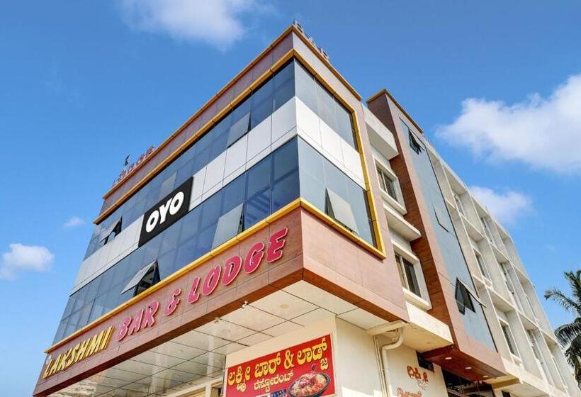 בית מלון כפרי Oyo 823110 Lakshmi Deluxe Lodge