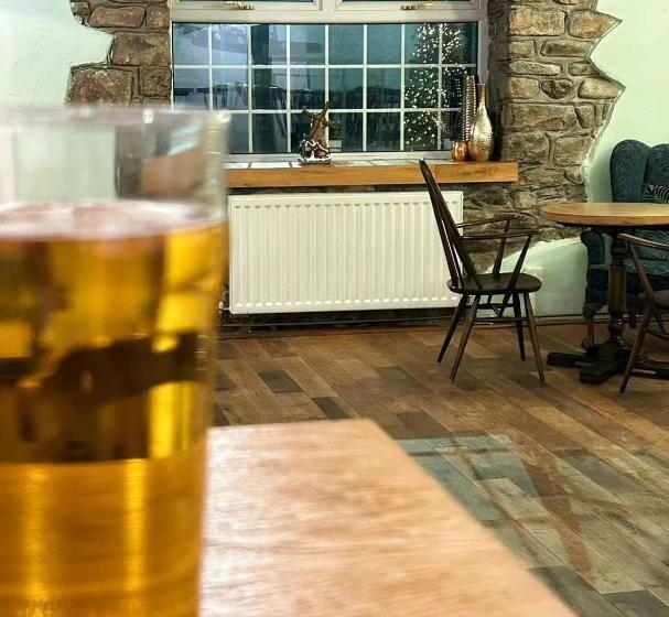 ホテル Penybont Restaurant + Inn