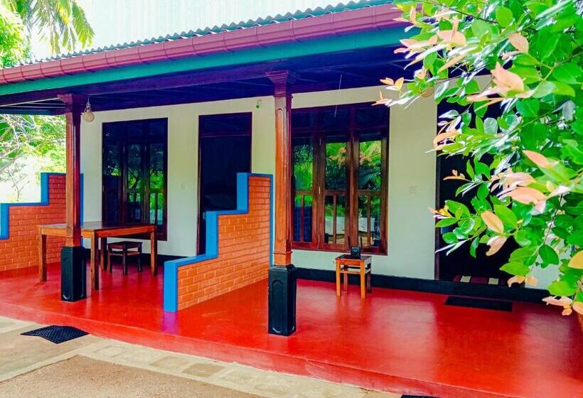 Отель Pride Rock Villa & Tree House