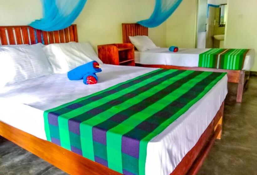 Отель Pride Rock Villa & Tree House