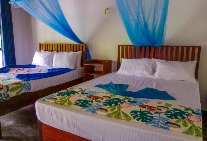 Отель Pride Rock Villa & Tree House