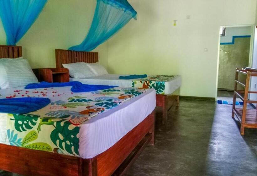 Отель Pride Rock Villa & Tree House