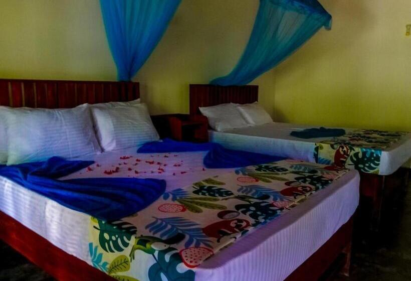 Отель Pride Rock Villa & Tree House