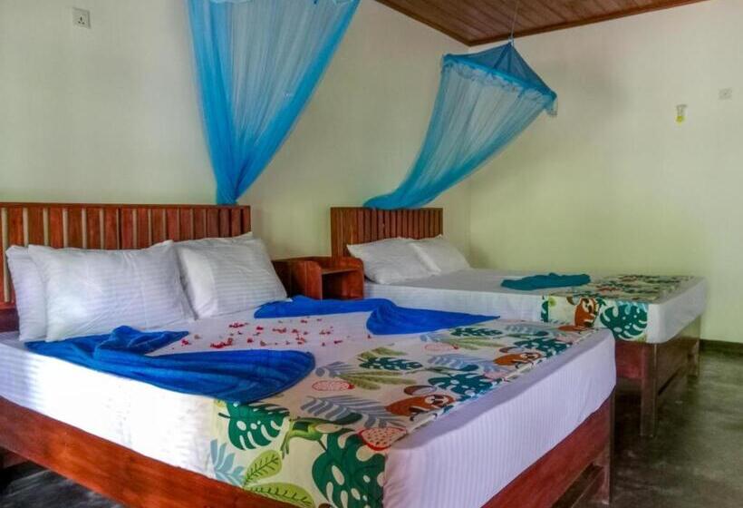 Отель Pride Rock Villa & Tree House