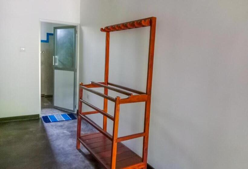 Отель Pride Rock Villa & Tree House