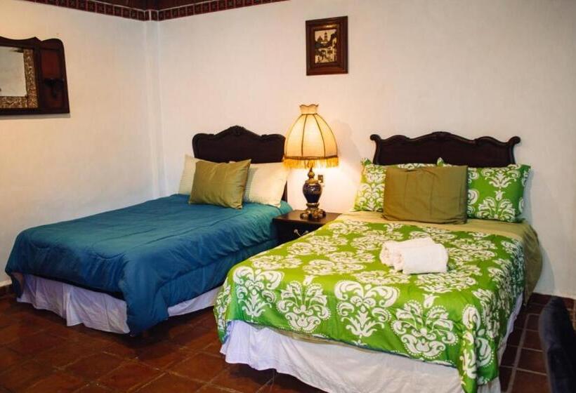 فندق Solache Inn