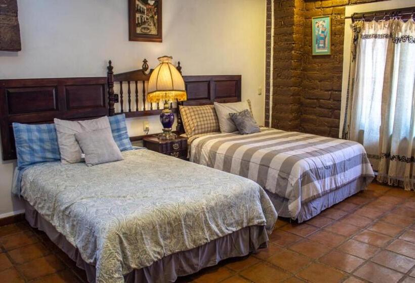 هتل Solache Inn