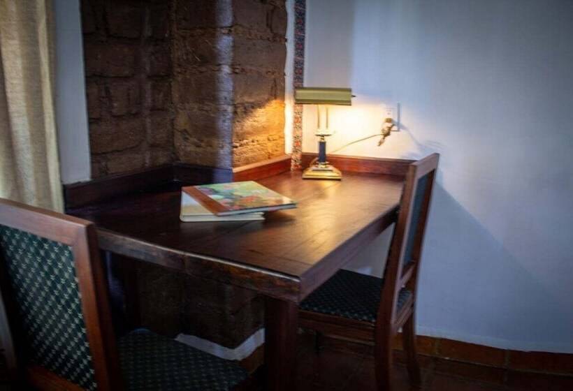 فندق Solache Inn