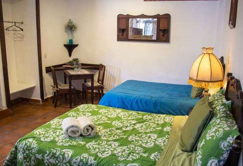 هتل Solache Inn