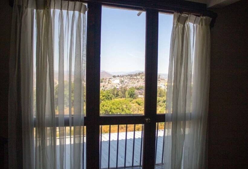 فندق Solache Inn