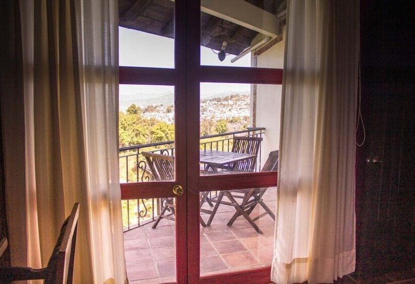 فندق Solache Inn