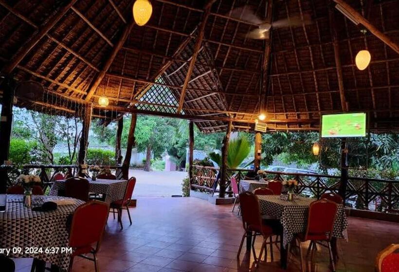 בית מלון כפרי Splash Resort